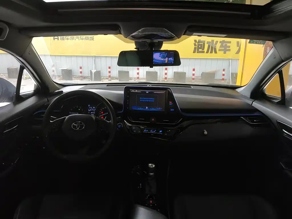 Toyota C-HR — фото 8