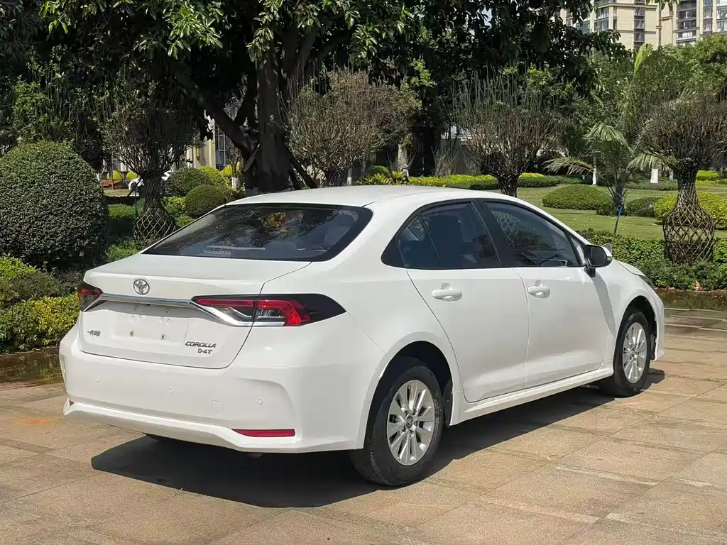 Toyota Corolla — фото 9