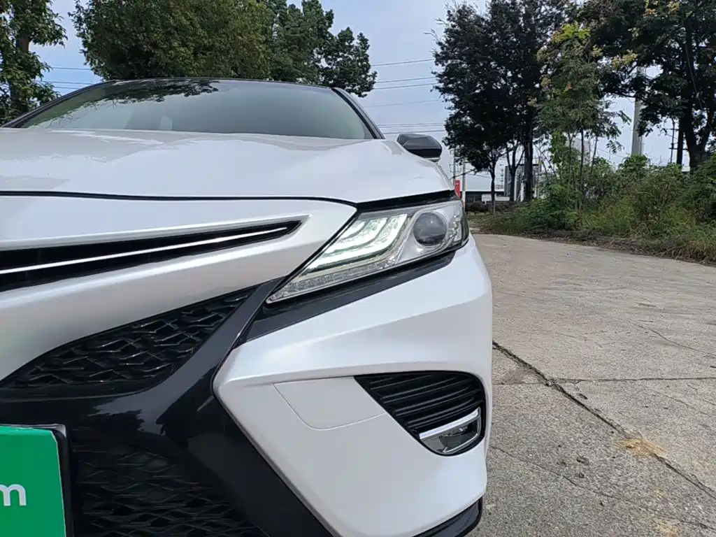 Toyota Camry — фото 23