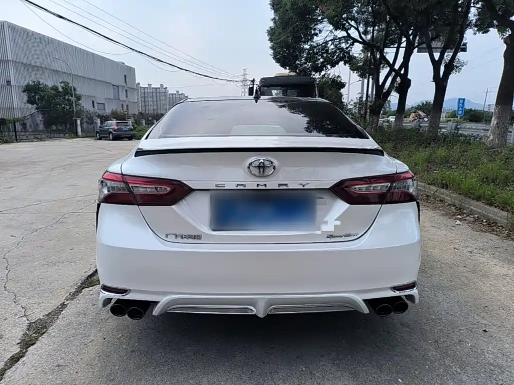 Toyota Camry — фото 5