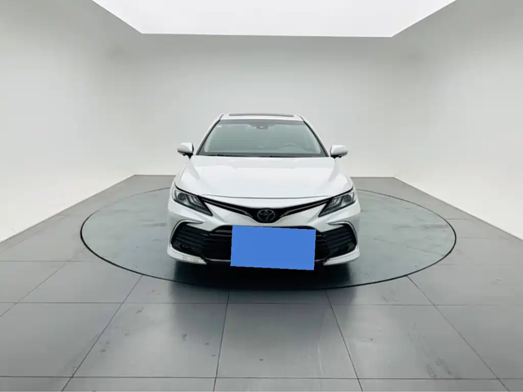 Toyota Camry — фото 2