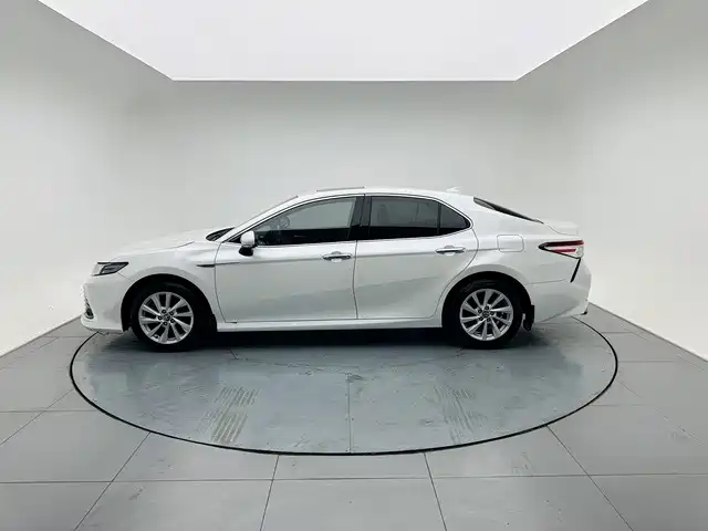 Toyota Camry — фото 3