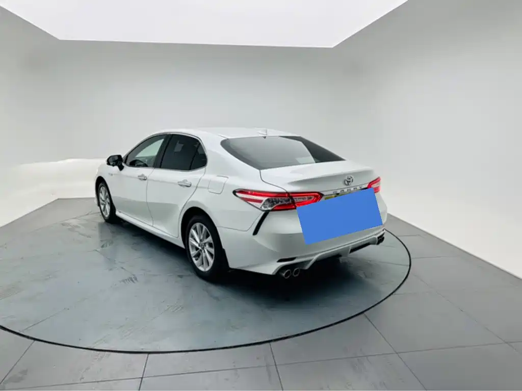 Toyota Camry — фото 4
