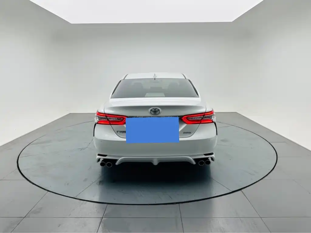 Toyota Camry — фото 5
