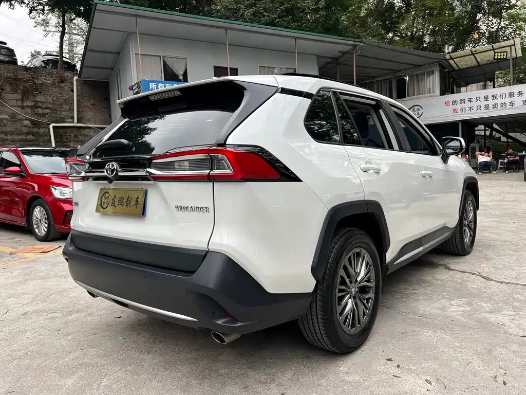 Toyota Wildlander — фото 19