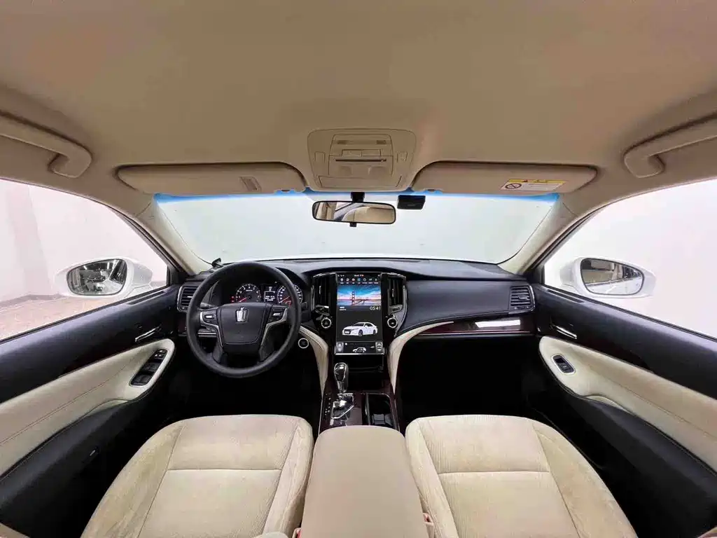 Toyota Crown — фото 14