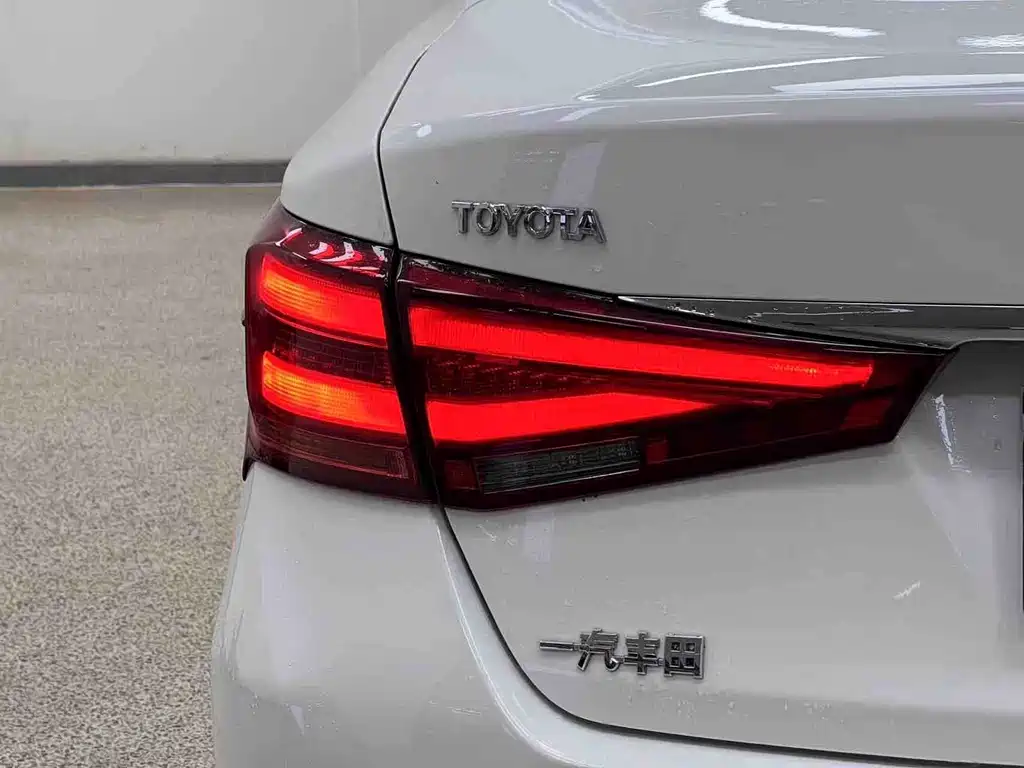 Toyota Crown — фото 7