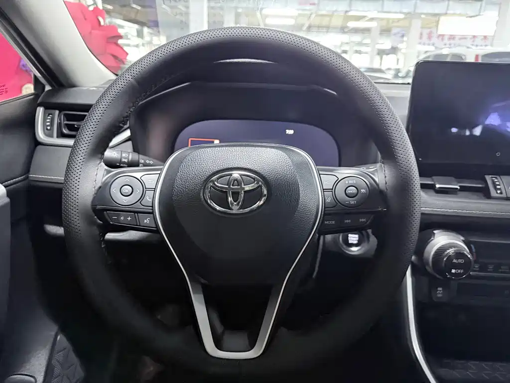 Toyota Wildlander — фото 13