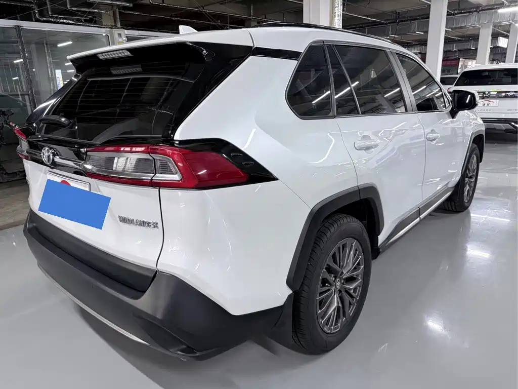 Toyota Wildlander — фото 19