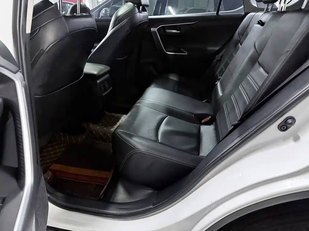 Toyota Wildlander — фото 10