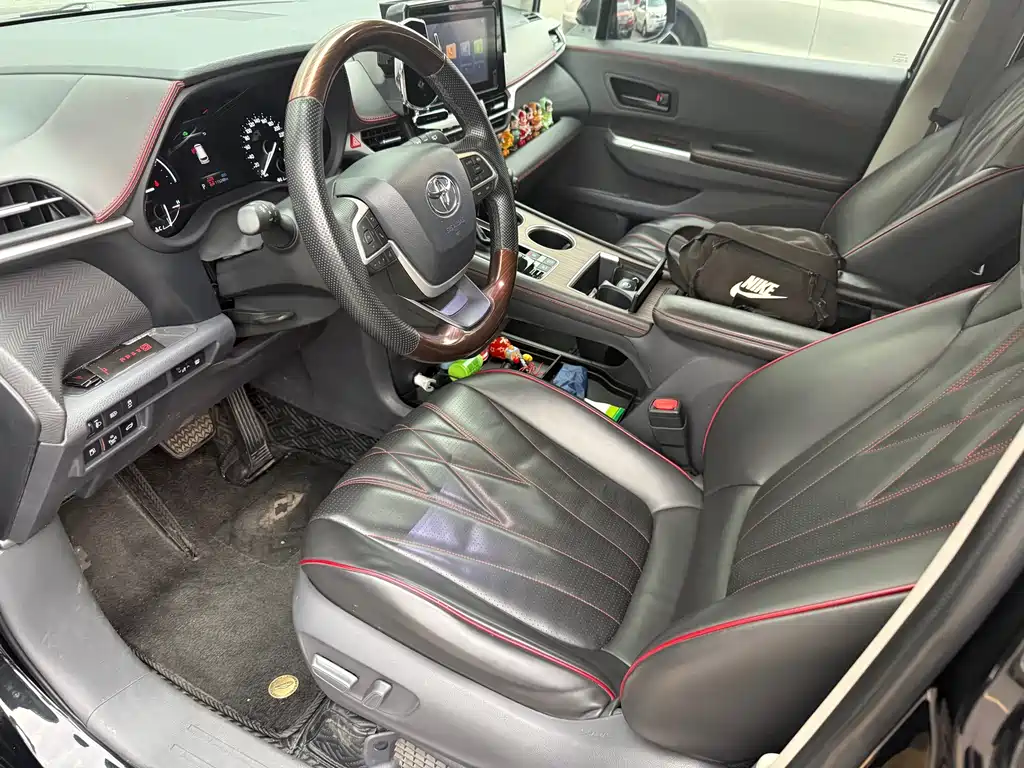 Toyota Sienna — фото 2