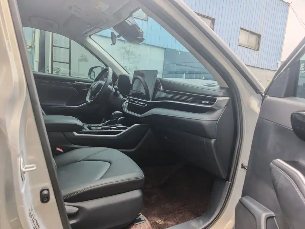 Toyota Highlander — фото 14