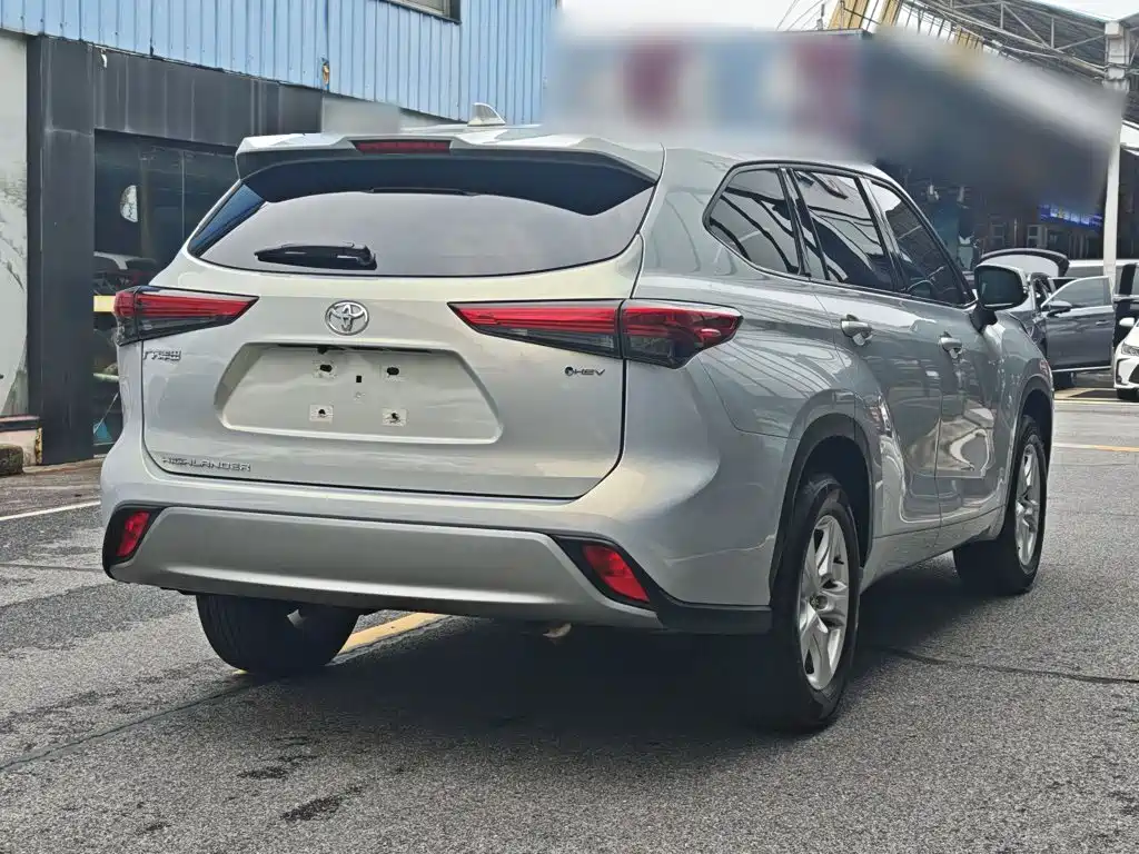 Toyota Highlander — фото 10