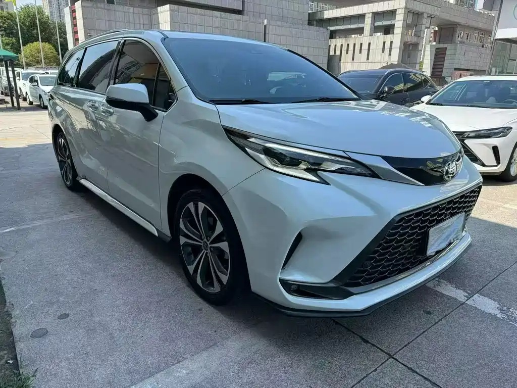 Toyota Granvia — фото 3