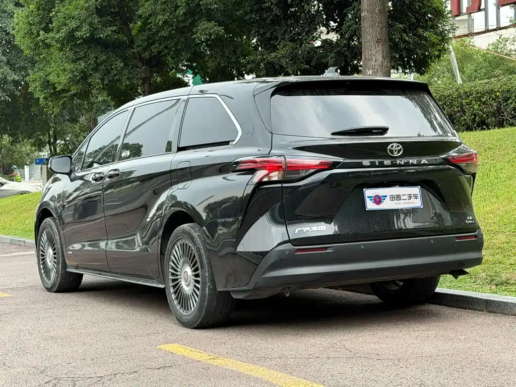 Toyota Sienna — фото 4