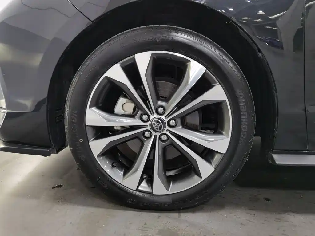 Toyota Granvia — фото 17