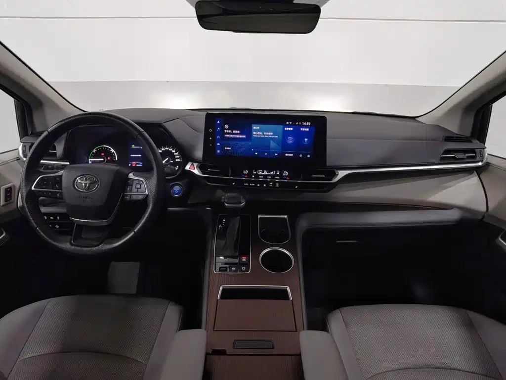 Toyota Granvia — фото 5