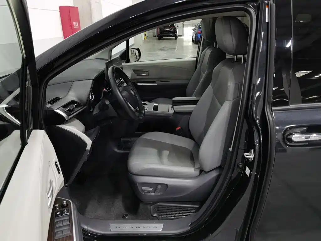Toyota Granvia — фото 10