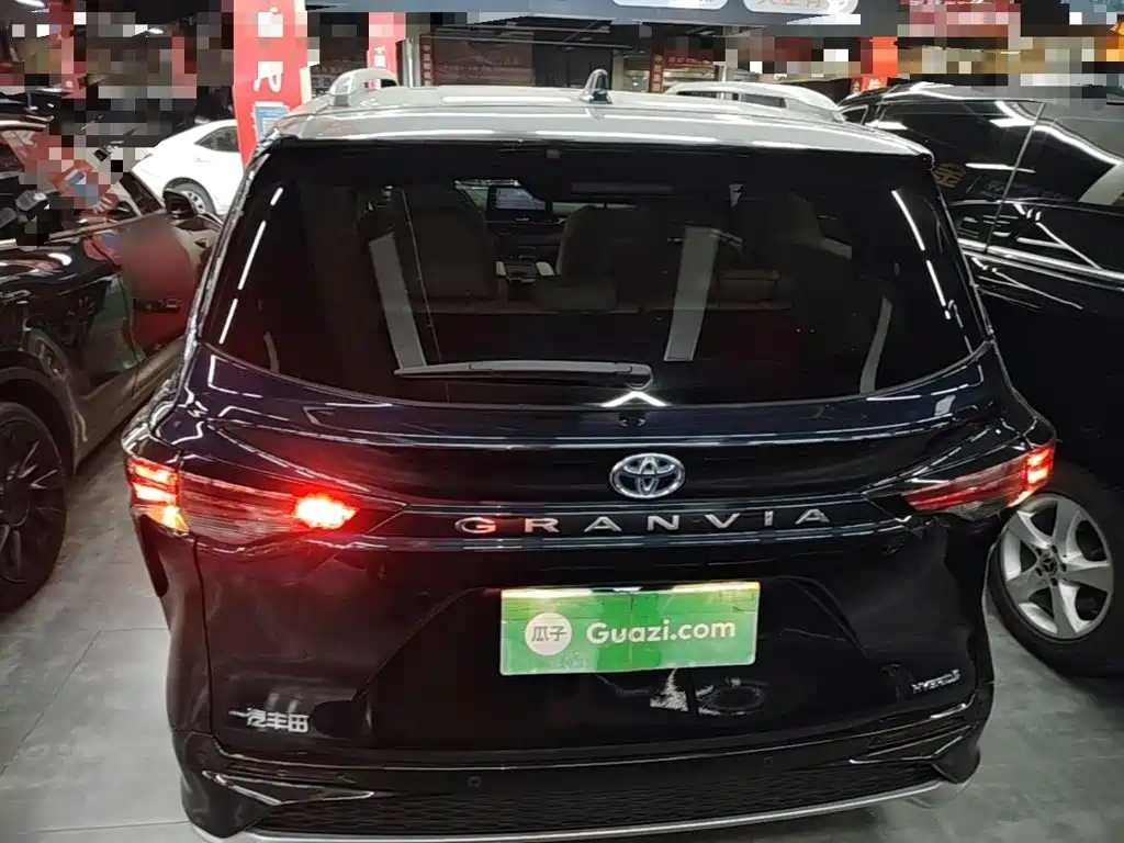 Toyota Granvia — фото 5
