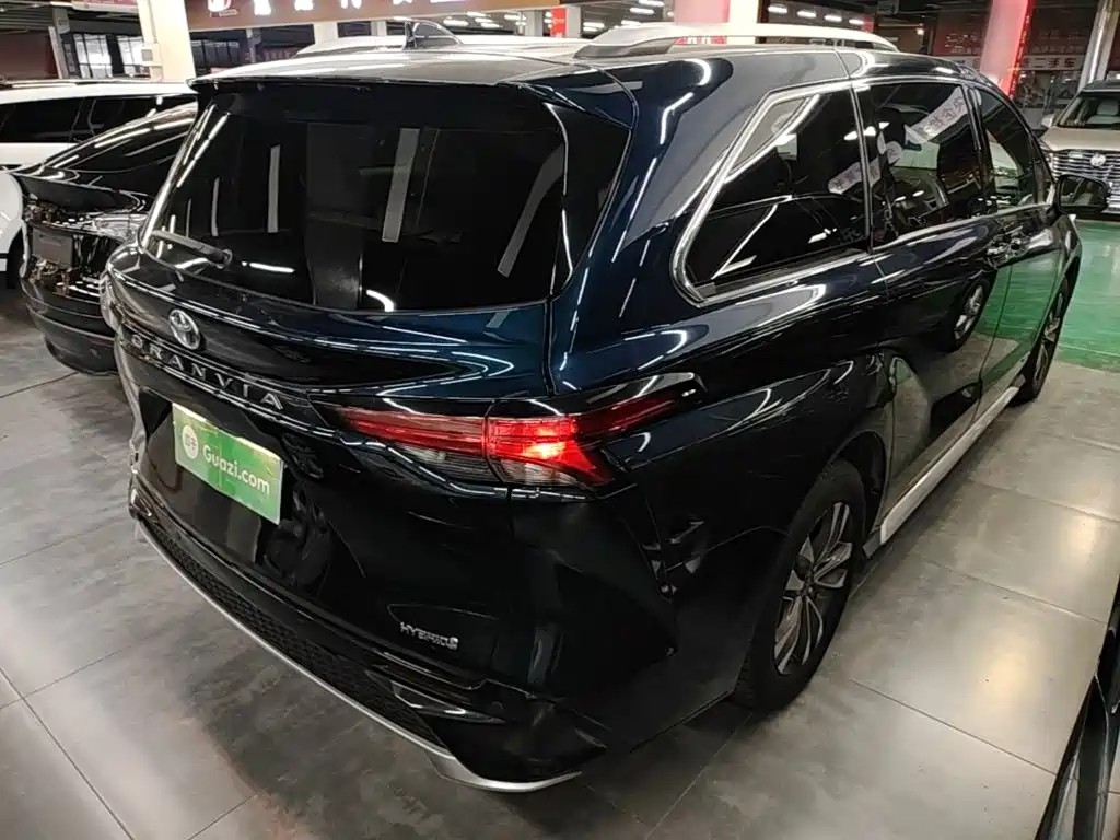 Toyota Granvia — фото 6