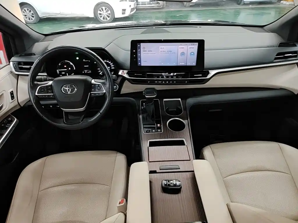 Toyota Granvia — фото 9