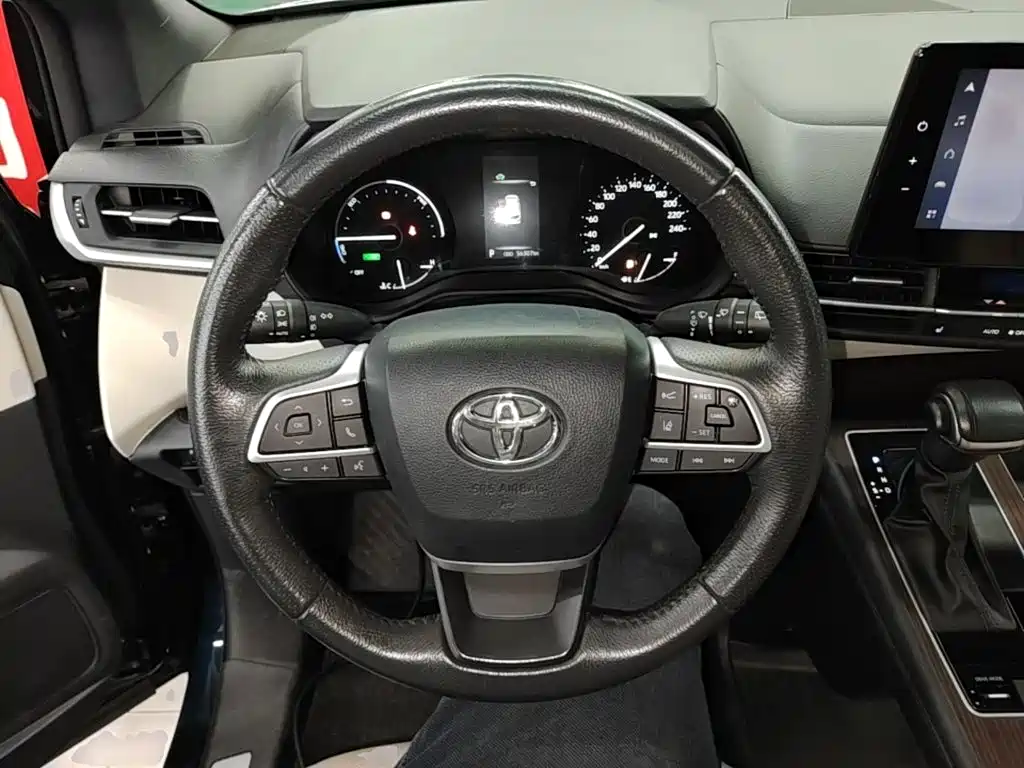 Toyota Granvia — фото 10