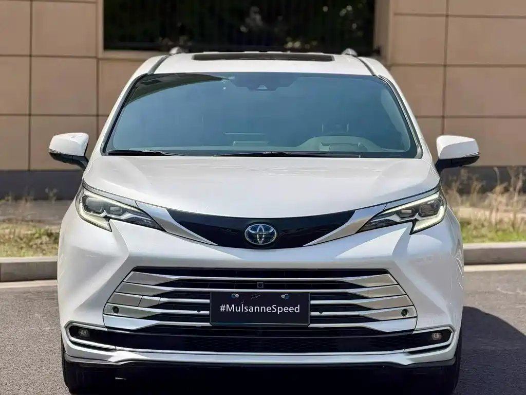 Toyota Sienna — фото 2