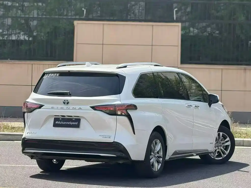 Toyota Sienna — фото 4