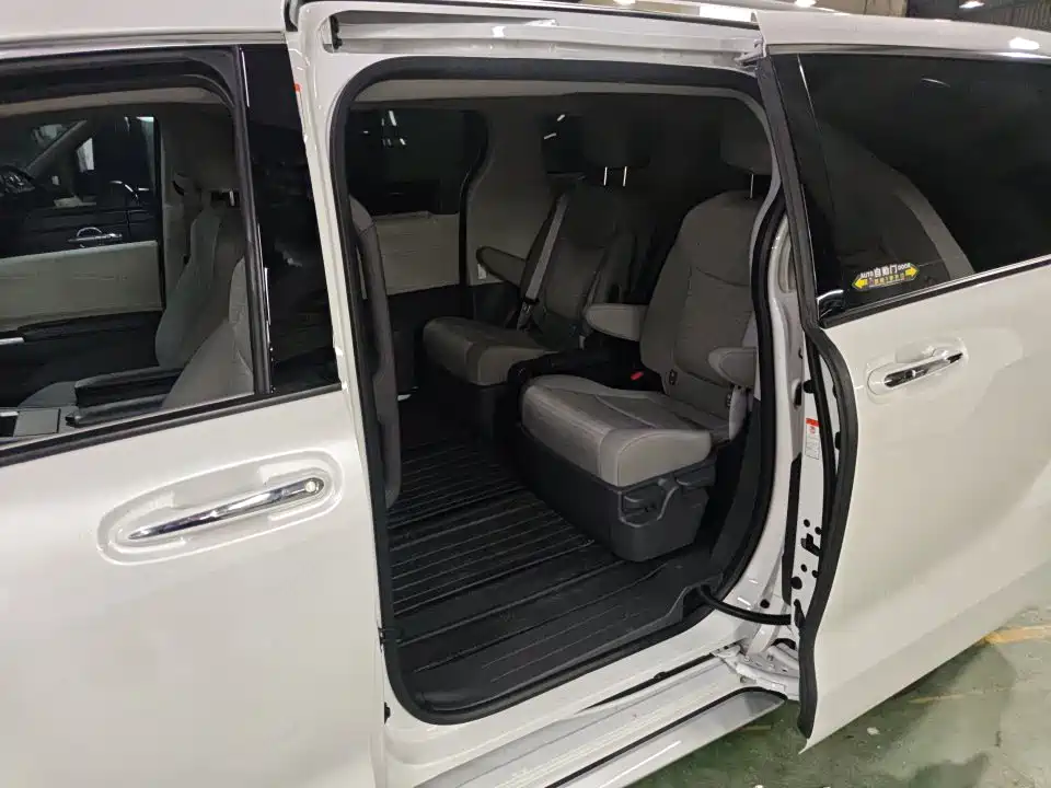 Toyota Granvia — фото 5