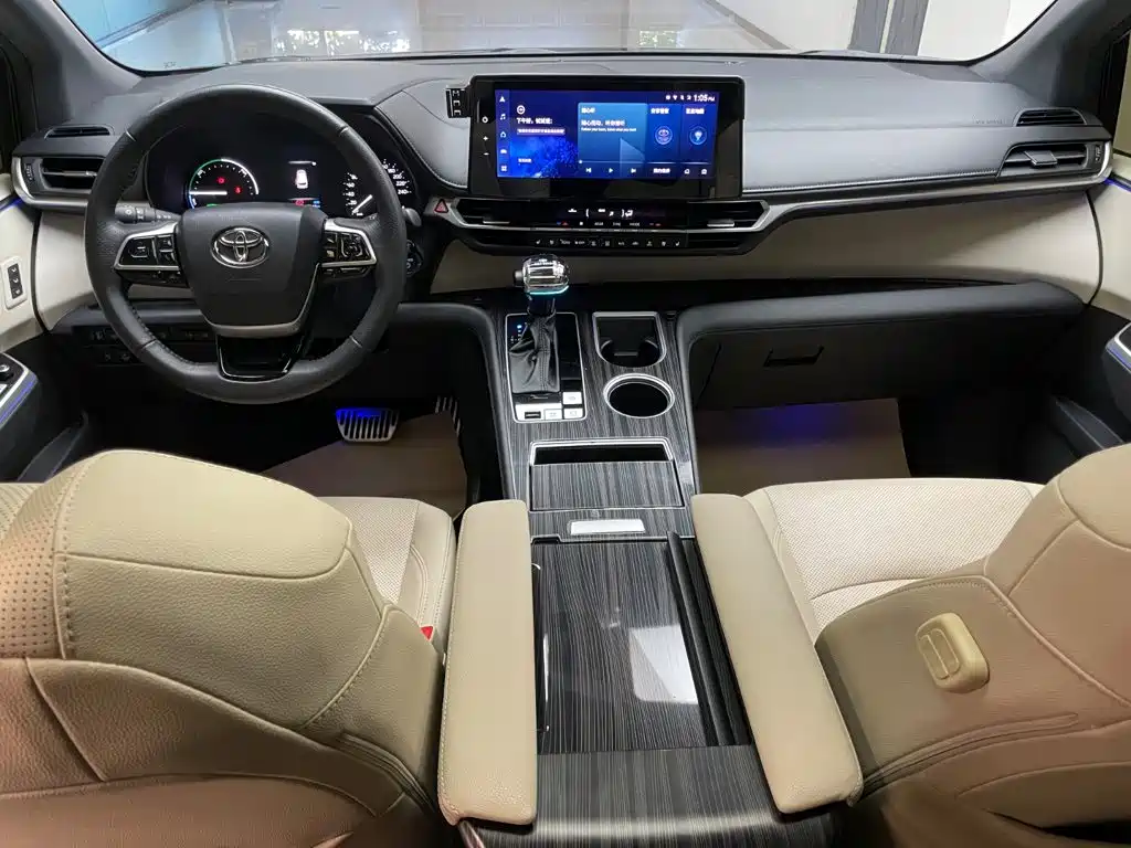 Toyota Granvia — фото 14