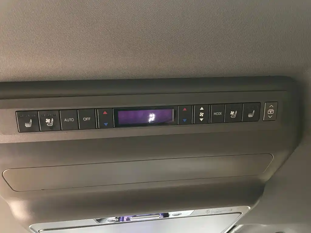 Toyota Granvia — фото 16