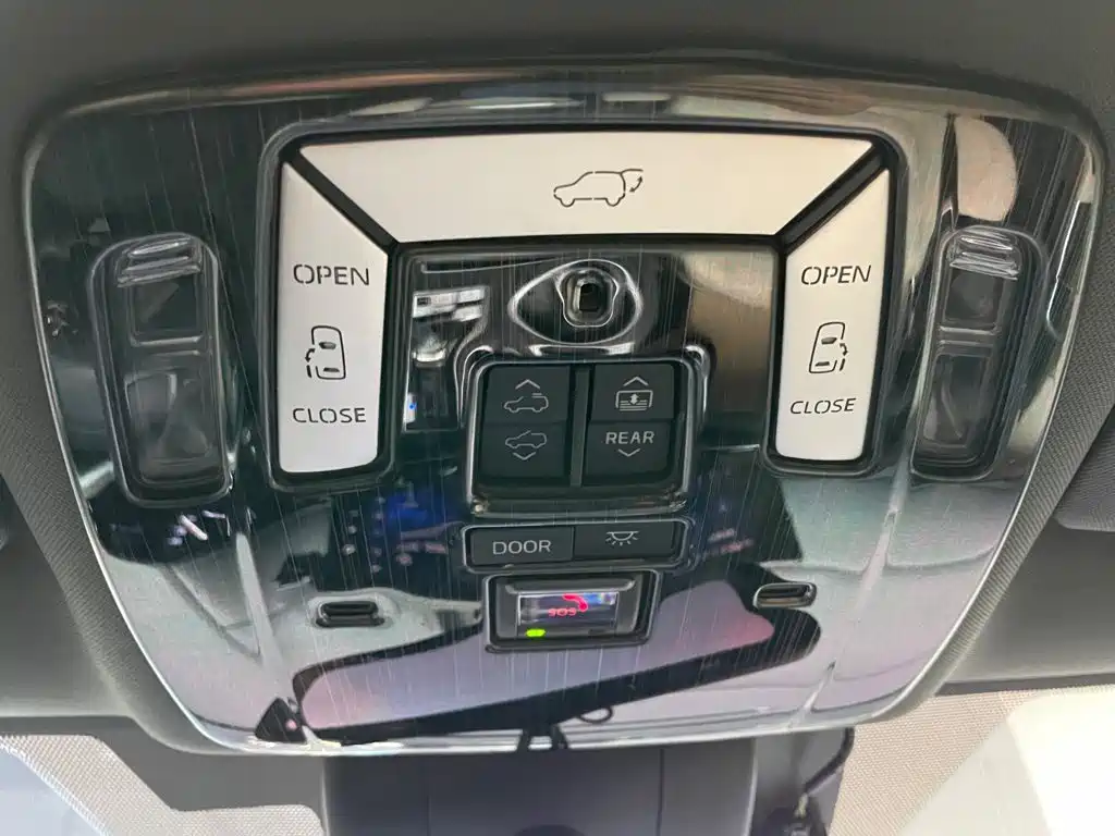 Toyota Granvia — фото 21