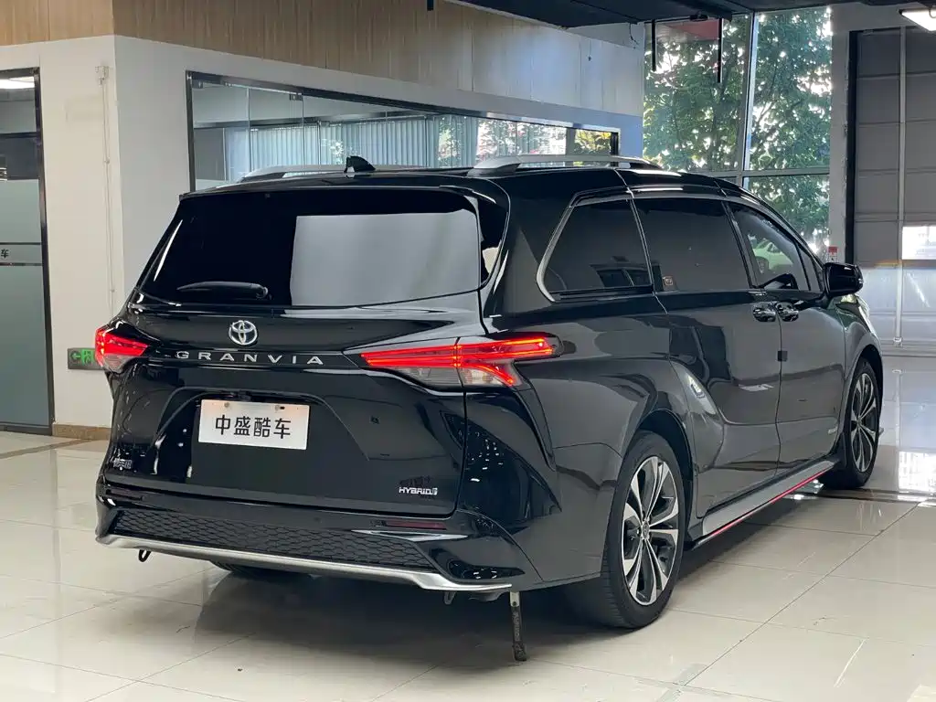 Toyota Granvia — фото 27