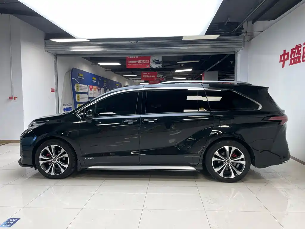 Toyota Granvia — фото 4