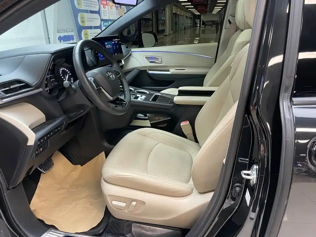 Toyota Granvia — фото 8
