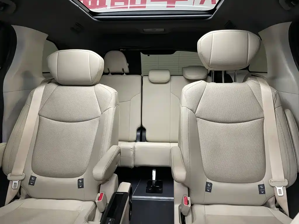 Toyota Granvia — фото 9