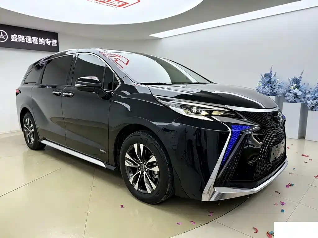 Toyota Granvia — фото 3