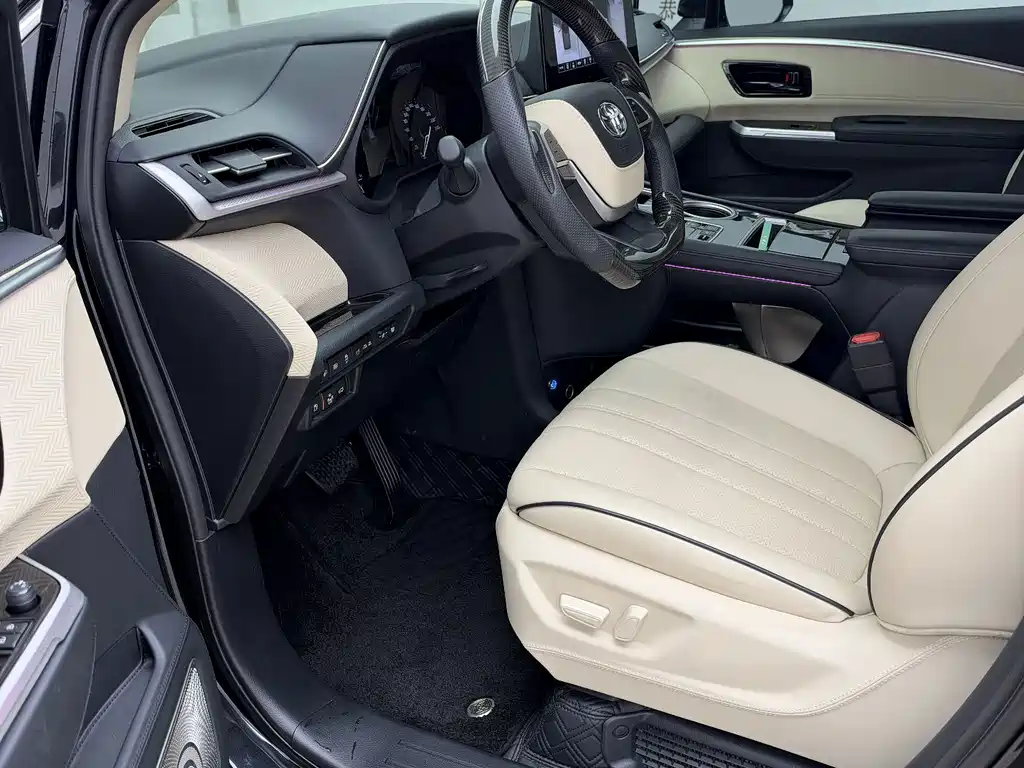 Toyota Granvia — фото 4