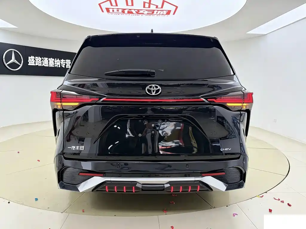 Toyota Granvia — фото 8