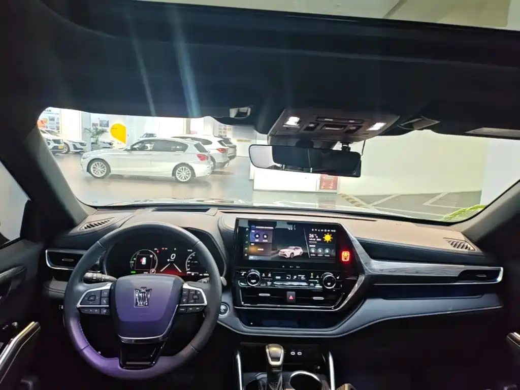 Toyota Crown Kluger — фото 9