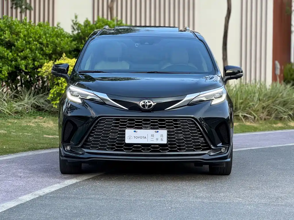 Toyota Granvia — фото 2
