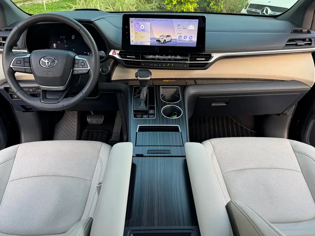 Toyota Granvia — фото 6