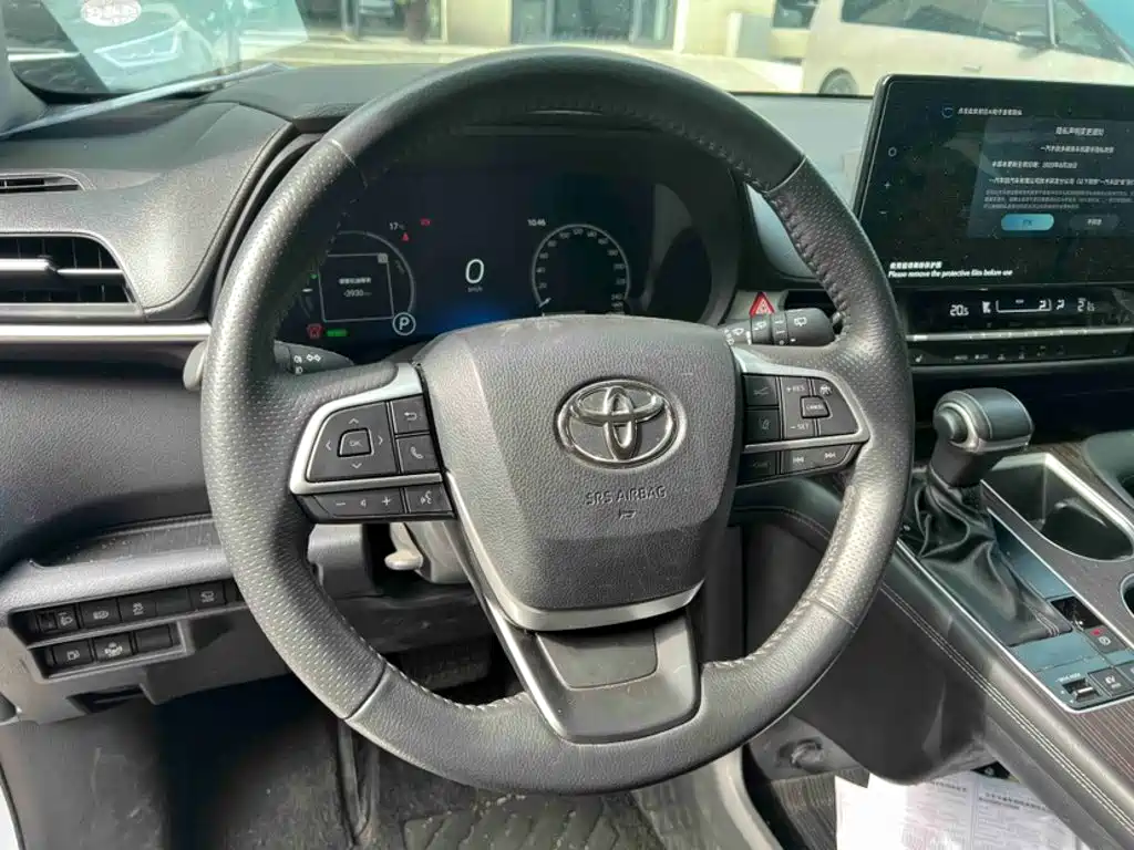 Toyota Granvia — фото 2
