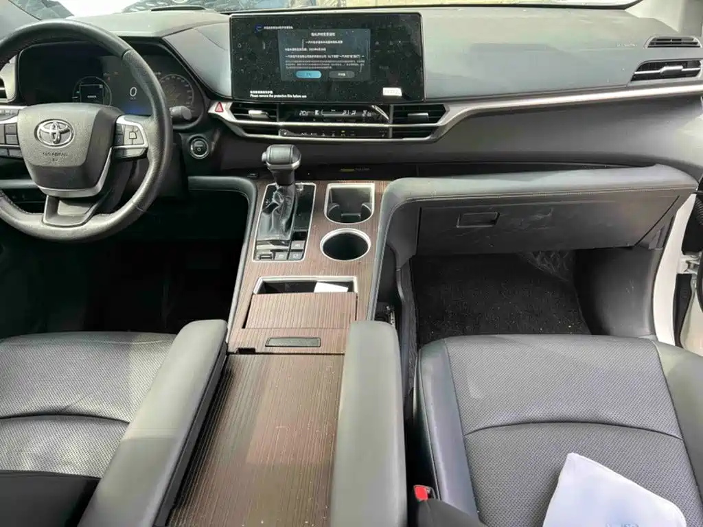 Toyota Granvia — фото 3
