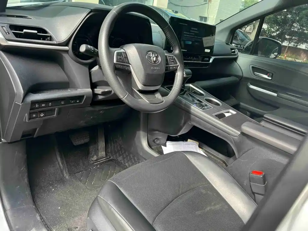 Toyota Granvia — фото 10