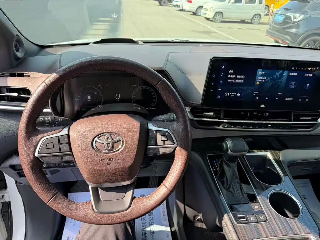 Toyota Granvia — фото 9