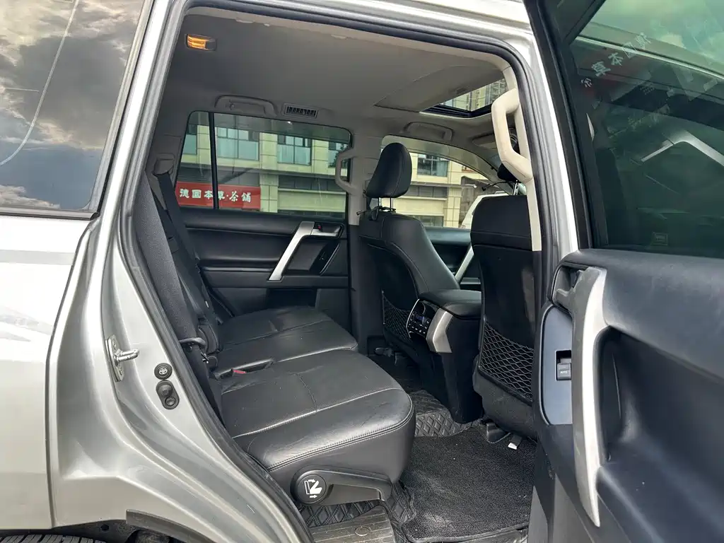 Toyota Prado — фото 8