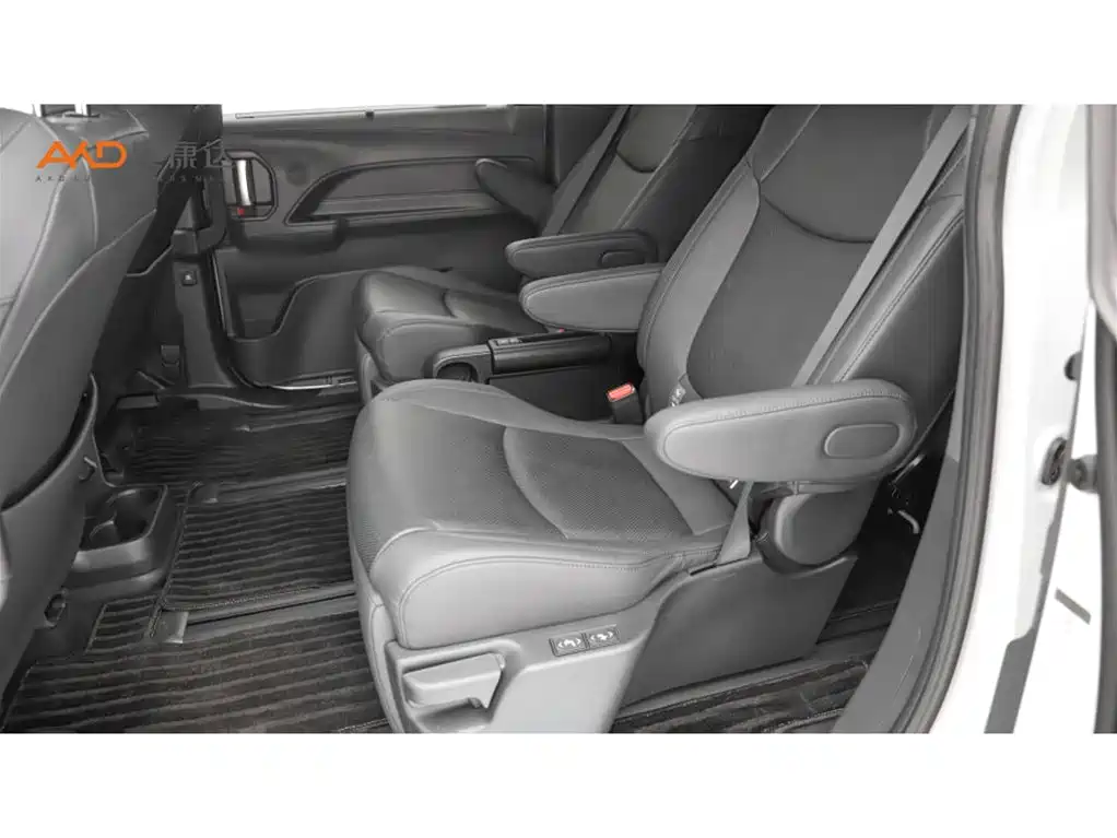Toyota Granvia — фото 7