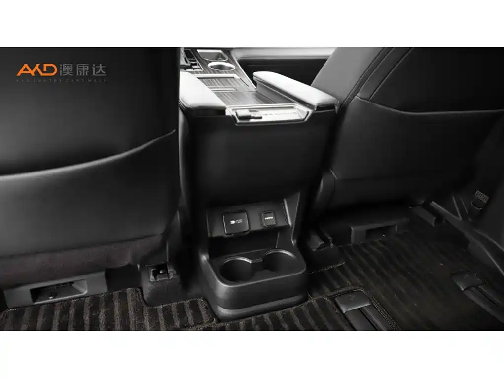Toyota Granvia — фото 10