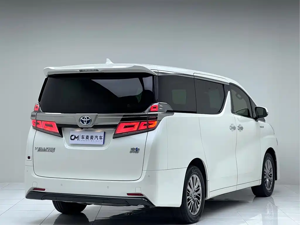 Toyota Vellfire — фото 3